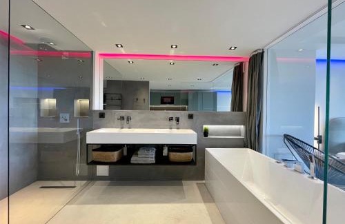 Port Cogolin Apartment | Appartement neuf climatisé - vue mer Saint-Tropez - 50m plage et port - piscine