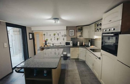 Sclayn Apartment | Appartement Privatif Jacuzzi Intérieur, Jardin et Piscine