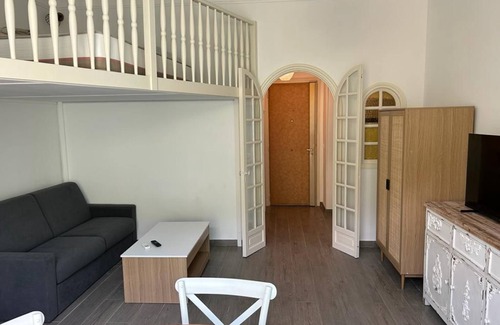Alpes-Maritimes Apartment | Appartement Proche mer Refait à Neuf Avec Mezzanine