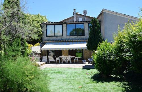 La Roche-sur-le-Buis Apartment | Appartement spacieux à La Roche-sur-le-Buis avec piscine privée.