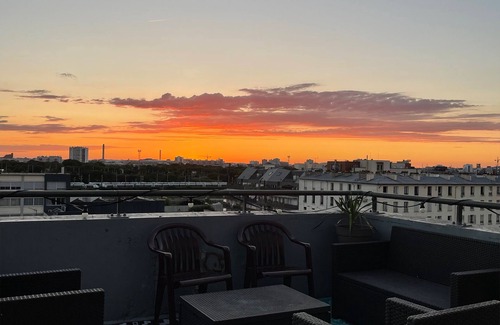 Saint-Denis Apartment | Appartement Spacieux + Terrasse à Quelques Minutes du Stade de France !