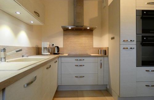 Epernon Apartment | Appartement spacieux avec rooftop et garages privés à 3 min de la gare d'Épernon - FR-1-581-129