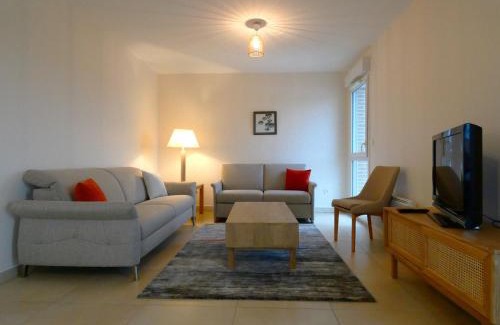Epernon Apartment | Appartement spacieux avec rooftop et garages privés à 3 min de la gare d'Épernon - FR-1-581-129
