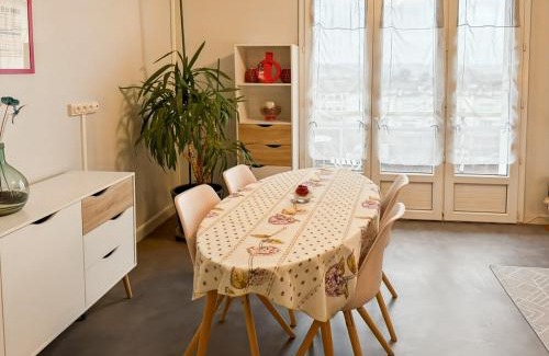 Aurillac Apartment | Appartement T3 - Vue dégagée - Parking