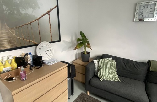 Saint-Nicolas Apartment | Appartement Très Chaleureux Situez au Dernier Étage de Plusieurs Logements