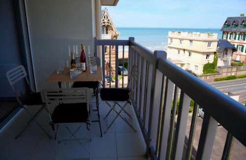 Villers-sur-Mer Apartment | Appartement Vue Mer - 30 m de la plage - 5 minutes à pied du centre ville et du Casino