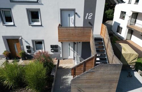 Roding House | Appartment-Ferienwohnung mit Küche, Bad, WLAN, Klimaanlage, Modern eingerichtet