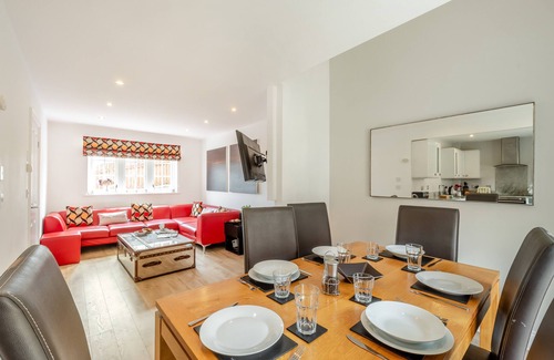 Adderstone House | Apple Blossom - Three Bedroom House, Sleeps 6