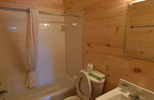 Mackinaw City Hotel | Apple Blossom Boutique 4