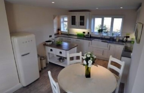 Shepton Mallet Cottage | Apple Cottage - sleeps 4 guests in 0 bedrooms