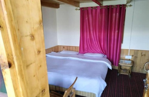 Naggar Other | Apple farm stay with A Breathtaking viewsnn