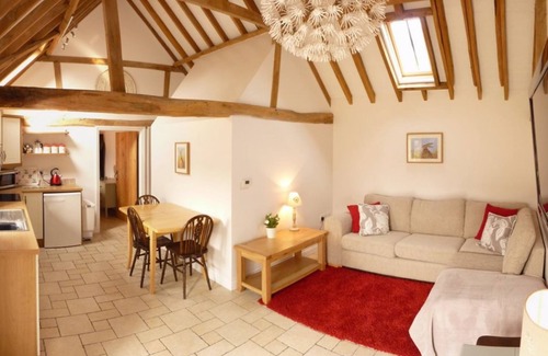 Plaitford House | Apple Pye - Converted Barn In An Attractive Courtyard On Our Family Stockfarm