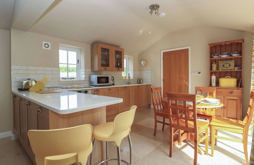 Low Catton Cottage | APPLE TREE COTTAGE, family friendly, with a garden in York