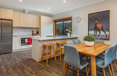 Pelverata House | APPLE VALLEY RETREAT