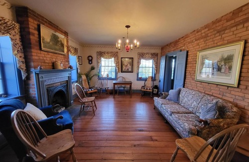 Slippery Rock House | Applebutter Inn