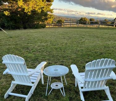 Robertson House | Applegarth Cottage - Whole House On 5 Acres