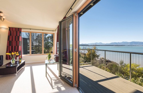 Bronte Apartment | Applewood - The Waimea Suite - luxury accommodation with amazing estuary views