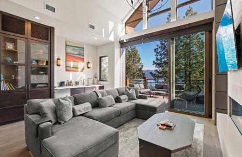Lake Tahoe House | Appreciate this exclusive private penthouse located on Lake Tahoe