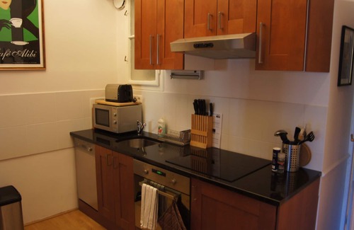 Belso-Ferencvaros Apartment | Apt Andrei: Elegance & Grace in the Café District - PRE/POST CRUISE SPECIALS
