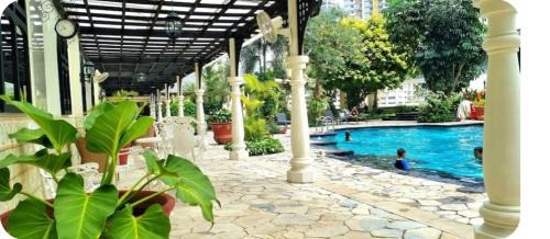 East Kuningan Apartment | Apt Bellagio 2 BR Gold With Wi-Fi, Pool & Netflix