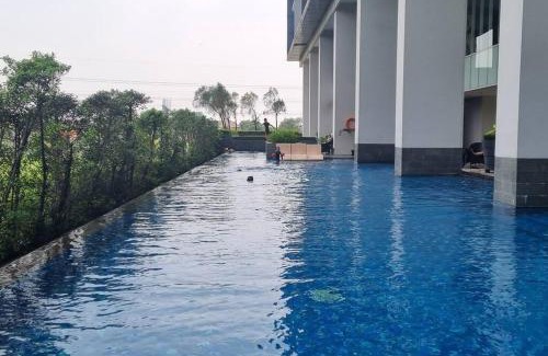 Ciputat Apartment | Apt Breeze Bintaro 1BR with Pool, Wi-Fi and Netflix by Damaresa
