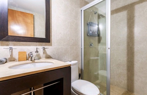 Roma Norte Apartment | Apt. Heart of Roma-Condesa Fast Wi-Fi & Desks, Family friendly, Walkable Area!