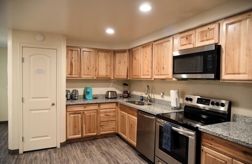 Tucson House | APT Style Home 2BR/2BA w/COV Patio Near Airport