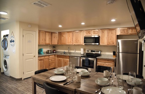 Tucson House | APT Style Home 2BR/2BA w/COV Patio Near Airport