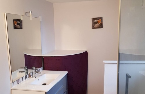 Chasseneuil-du-Poitou Apartment | APT T2 1 - 6 people with terrace & garden 3 minutes from the Futuroscope