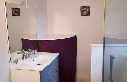 Chasseneuil-du-Poitou Apartment | APT T2 1 - 6 people with terrace & garden 3 minutes from the Futuroscope