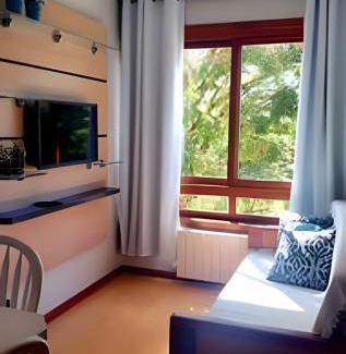 Bairro Lago Negro House | Apto Gramado a pé! Ar cond, Tv Smart, Wi-fi, Vaga!