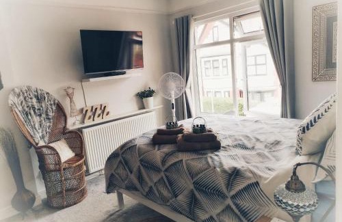 New Brighton Apartment | Aqua View, New Brighton Beach- 2 Bedroom Apartment #Liverpool #Beatles