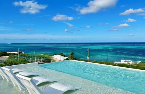 Middle Caicos Villa | Aqualara Villa Luxury Island Retreat w/Rooftop Lounge Pool
