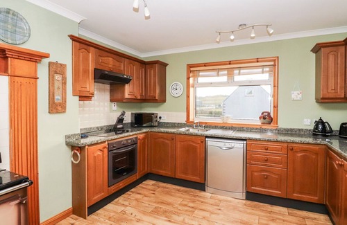 Baleshare Cottage | AR DACHAIGH, pet friendly, with open fire in Lochmaddy, North Uist