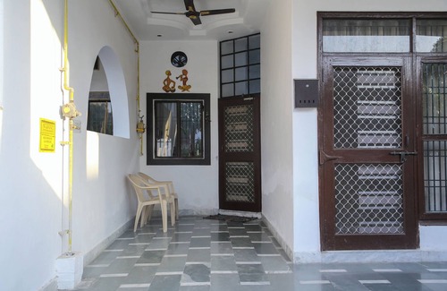 Taj Ganj House | Aradhana's Home Stay