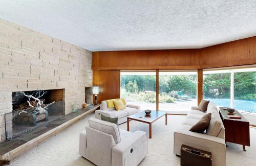 Sylvan-Highlands House | Arboretum Retreat