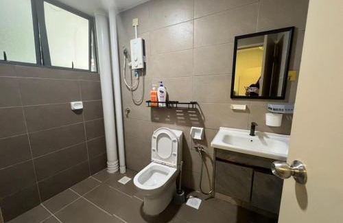 Taman Daya Apartment | ARC Austin hill 2BEDROOM 2BATHROOM HOST by Wendy
