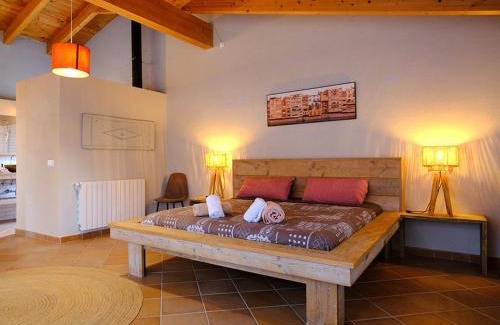 Sant Ferriol Villa | Arc de can Puig Luxury Holiday Home in catalonia