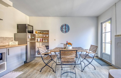 Lesparre-Medoc House | Arc-en-Ciel House in Lesparre-Médoc – 3 Bedrooms, Private Courtyard & Barbecue