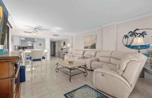 Arcadian Shores Apartment | Arcadian I Penthouse F - Oceanfront!