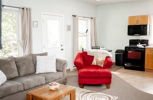 Meeker County House | ARCH ACRES - Two BR - ADA Accessible - Gravel Road - Cozy & Homey - Pet Friendly