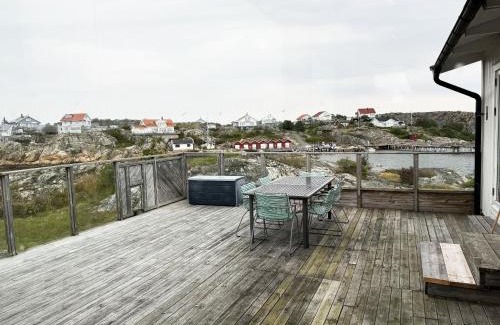 Goteborg Municipality House | Architect-Designed Villa with Sea View in the Archipelago of Gothenburg