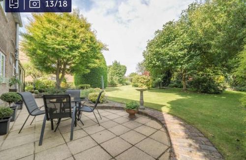 Lingfield House | Archtrees House - Family home in Surrey village