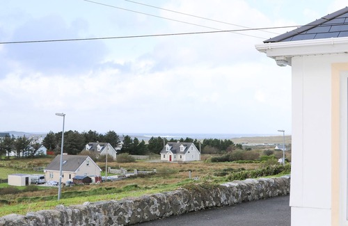 Bunbeg House | ARD AN PHÍOBAIRE, pet friendly in Derrybeg, County Donegal