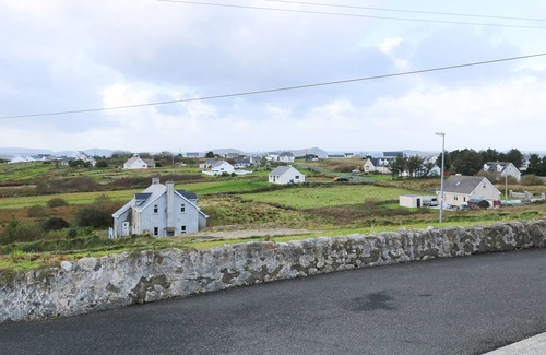 Bunbeg House | ARD AN PHÍOBAIRE, pet friendly in Derrybeg, County Donegal