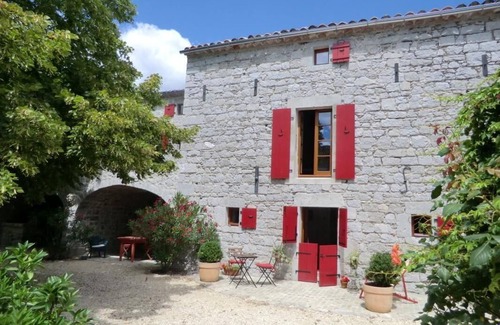 Saint-Alban-sous-Sampzon Apartment | Ardèche France "La Vialle" family apartment with pool, near Pont d'Arc