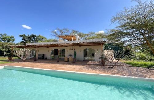 Langata House | Arimuni Poolhouse -Breathtaking views, surrounded by nature and a private pool