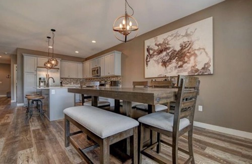 Milford Condo | Arnold's Park on West Okoboji 2 Bedroom 2 Bath Condo, walk to all attractions.