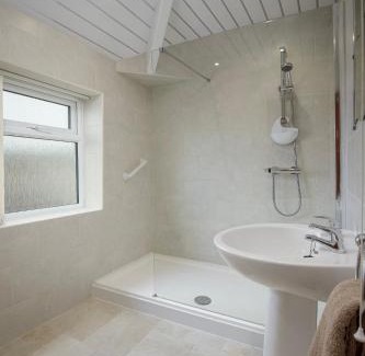 South Shore House | Arnside - Spacious 10-Bedroom Seaside Cottage
