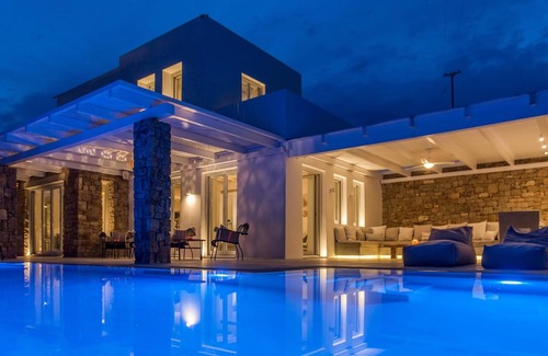 Elia Villa | Artemis 7BD Minimal Villa Private Pool Jacuzzi